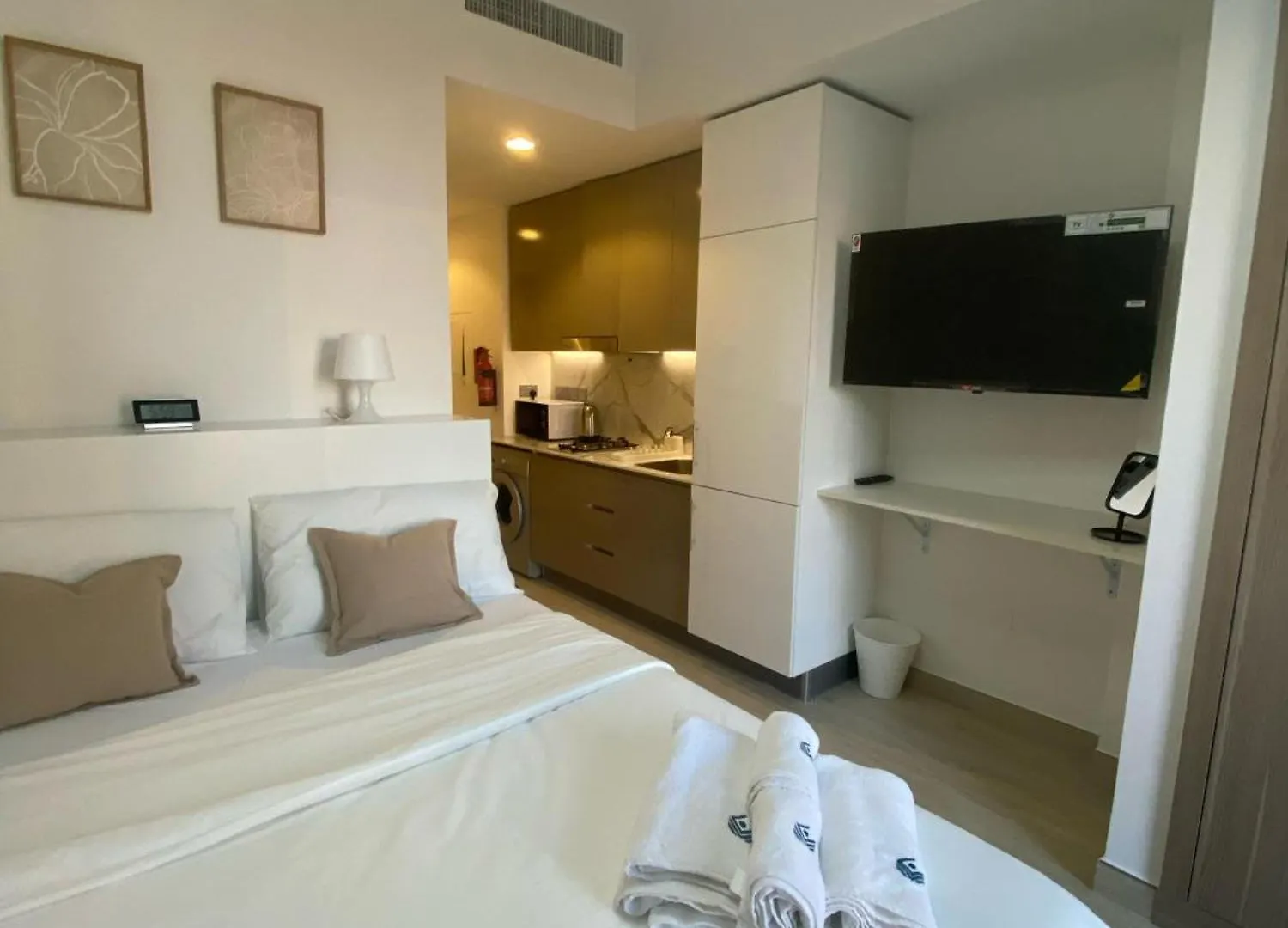 Stylish Studio In Dubai 0*,